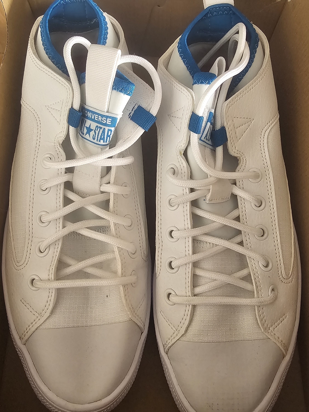 Converse Men’s White Sneakers with Blue Trim — Low-Top Casual Trainers